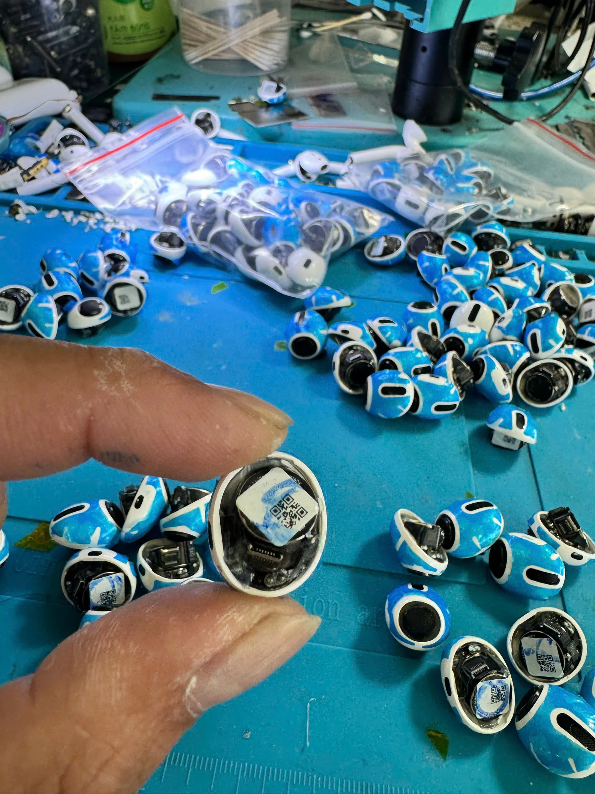 Cụm Loa Tai Nghe AirPods Pro 1/2 – Model A2084 A2083 A2190 A2699 A2698 A2700 A3047 A3048 A2968